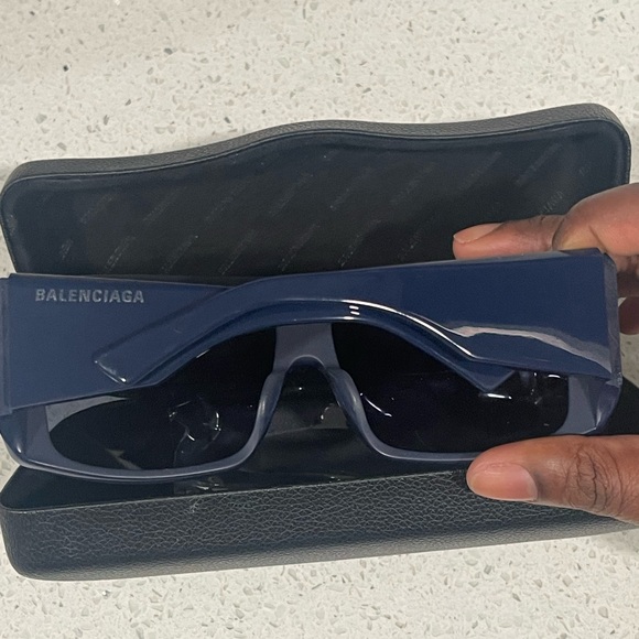 Balenciaga Oversized Rectangular Sunglasses - Picture 6 of 9